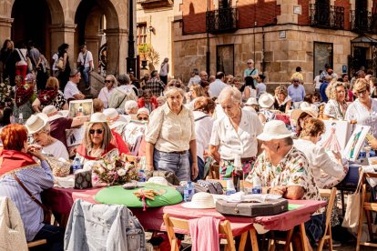La fiesta del encaje textil reúne a cientos de artistas