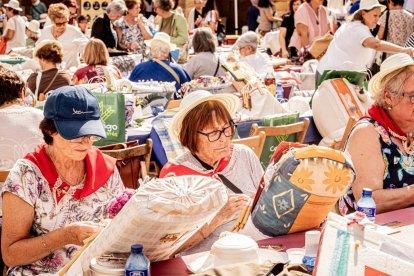 La fiesta del encaje textil reúne a cientos de artistas