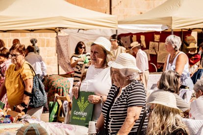 La fiesta del encaje textil reúne a cientos de artistas