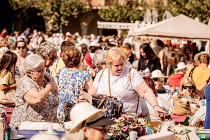 La fiesta del encaje textil reúne a cientos de artistas