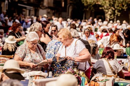La fiesta del encaje textil reúne a cientos de artistas