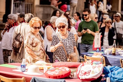La fiesta del encaje textil reúne a cientos de artistas