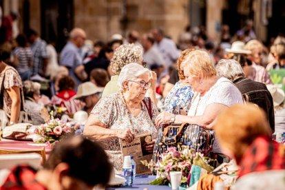 La fiesta del encaje textil reúne a cientos de artistas
