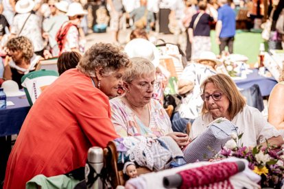 La fiesta del encaje textil reúne a cientos de artistas