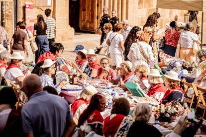 La fiesta del encaje textil reúne a cientos de artistas