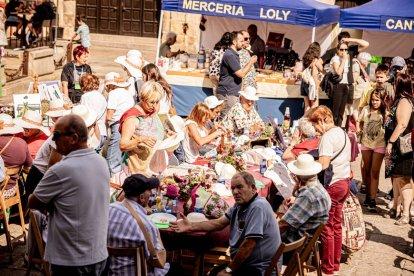 La fiesta del encaje textil reúne a cientos de artistas