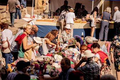 La fiesta del encaje textil reúne a cientos de artistas