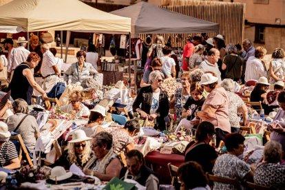 La fiesta del encaje textil reúne a cientos de artistas