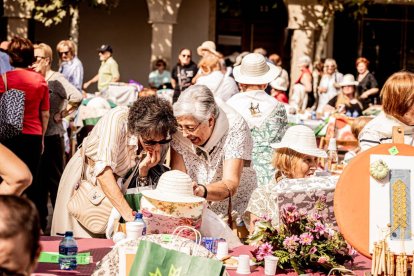 La fiesta del encaje textil reúne a cientos de artistas