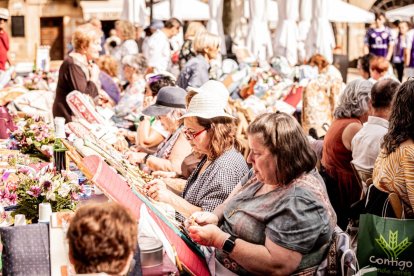 La fiesta del encaje textil reúne a cientos de artistas