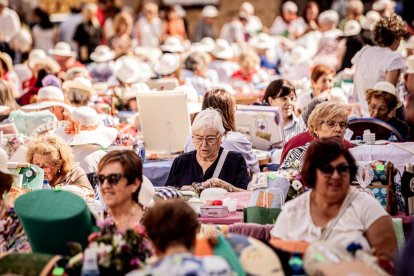 La fiesta del encaje textil reúne a cientos de artistas
