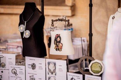 La fiesta del encaje textil reúne a cientos de artistas