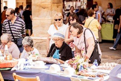 La fiesta del encaje textil reúne a cientos de artistas