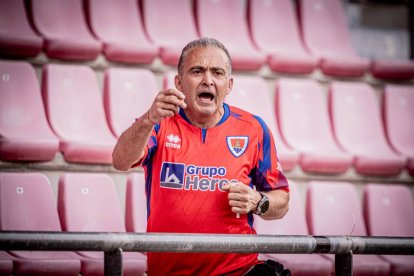 Victoria en el campo y fiesta en las gradas con un Numancia líder