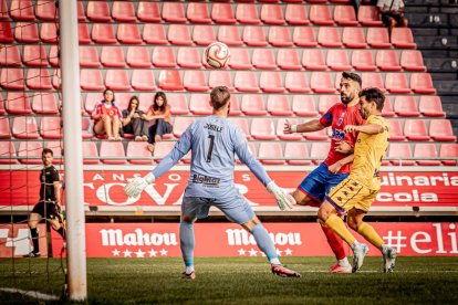 Victoria en el campo y fiesta en las gradas con un Numancia líder