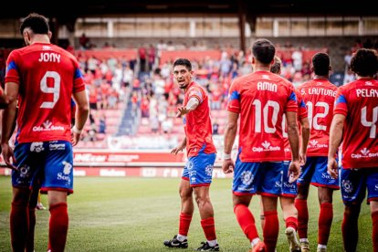 Victoria en el campo y fiesta en las gradas con un Numancia líder