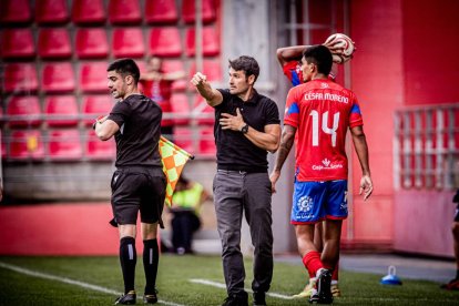Victoria en el campo y fiesta en las gradas con un Numancia líder