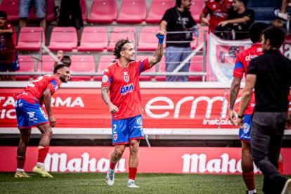 Victoria en el campo y fiesta en las gradas con un Numancia líder