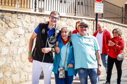 Integrantes de las peñas de Ágreda durante la tradicional bajada.