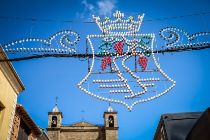 Integrantes de las peñas de Ágreda durante la tradicional bajada.