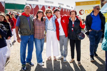 Integrantes de las peñas de Ágreda durante la tradicional bajada.