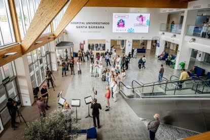 Pacientes y sanitarios pudieron contemplar un concierto fuera de lo común