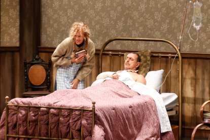 La intérprete encarna a la cuidadora obsesionada con los libros del autor.