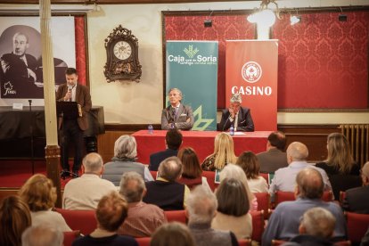 El Casino de Soria acogió la presentación de su libro biográfico.