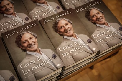 El Casino de Soria acogió la presentación de su libro biográfico.