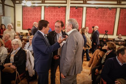 El Casino de Soria acogió la presentación de su libro biográfico.