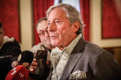 El Casino de Soria acogió la presentación de su libro biográfico.