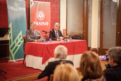 El Casino de Soria acogió la presentación de su libro biográfico.