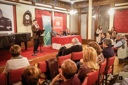El Casino de Soria acogió la presentación de su libro biográfico.