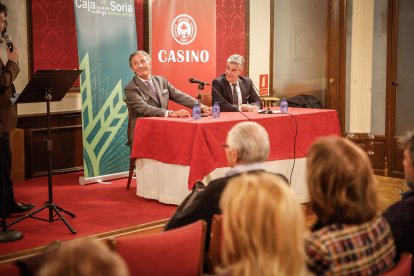 El Casino de Soria acogió la presentación de su libro biográfico.
