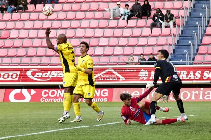 Los rojillos encajan su primera derrota tras una dolorosa remontada del Navalcarnero.