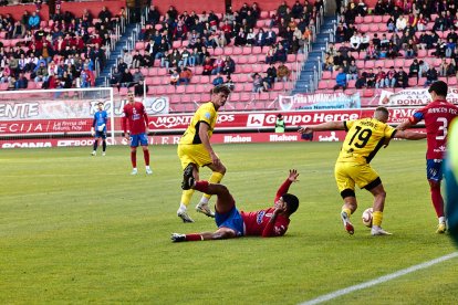 Los rojillos encajan su primera derrota tras una dolorosa remontada del Navalcarnero.