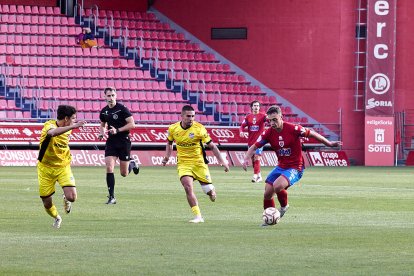 Los rojillos encajan su primera derrota tras una dolorosa remontada del Navalcarnero.