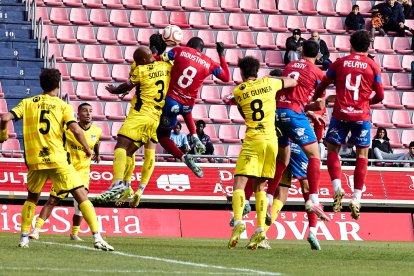 Los rojillos encajan su primera derrota tras una dolorosa remontada del Navalcarnero.