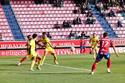 Los rojillos encajan su primera derrota tras una dolorosa remontada del Navalcarnero.