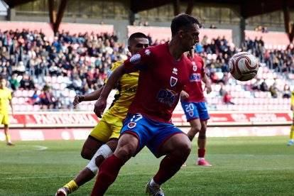 Los rojillos encajan su primera derrota tras una dolorosa remontada del Navalcarnero.