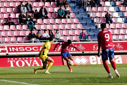 Los rojillos encajan su primera derrota tras una dolorosa remontada del Navalcarnero.