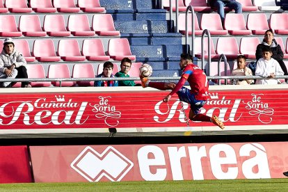 Los rojillos encajan su primera derrota tras una dolorosa remontada del Navalcarnero.