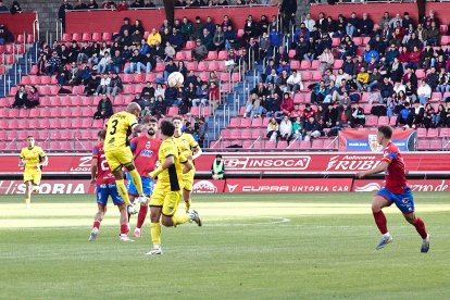 Los rojillos encajan su primera derrota tras una dolorosa remontada del Navalcarnero.