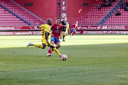 Los rojillos encajan su primera derrota tras una dolorosa remontada del Navalcarnero.
