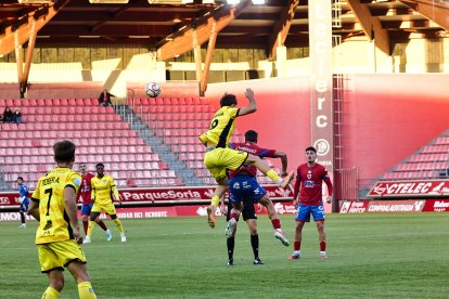 Los rojillos encajan su primera derrota tras una dolorosa remontada del Navalcarnero.