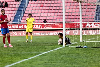 Los rojillos encajan su primera derrota tras una dolorosa remontada del Navalcarnero.