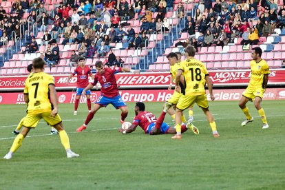 Los rojillos encajan su primera derrota tras una dolorosa remontada del Navalcarnero.