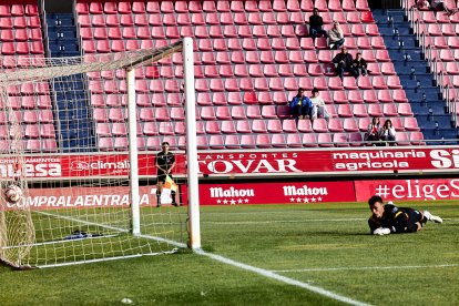 Los rojillos encajan su primera derrota tras una dolorosa remontada del Navalcarnero.