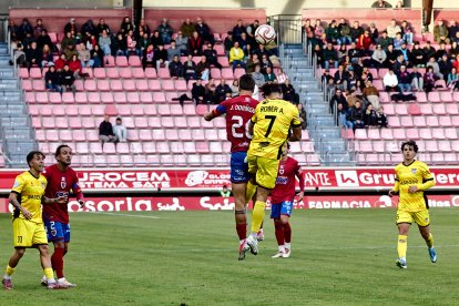 Los rojillos encajan su primera derrota tras una dolorosa remontada del Navalcarnero.