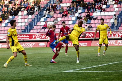 Los rojillos encajan su primera derrota tras una dolorosa remontada del Navalcarnero.
